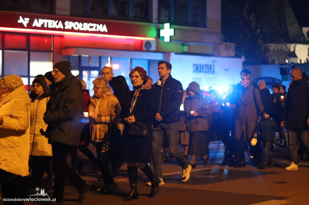 Procesja z Relikwiami wokół Placu Wolności