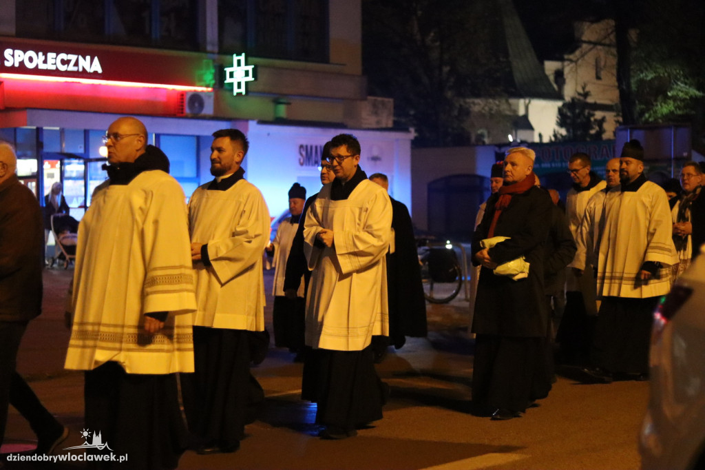 Procesja z Relikwiami wokół Placu Wolności