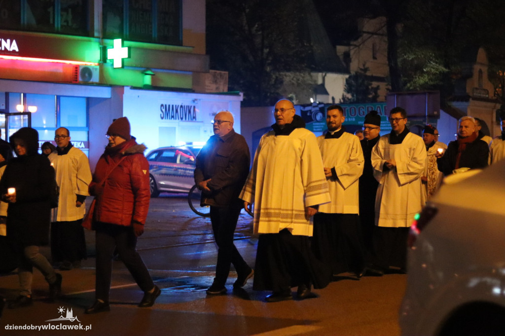 Procesja z Relikwiami wokół Placu Wolności