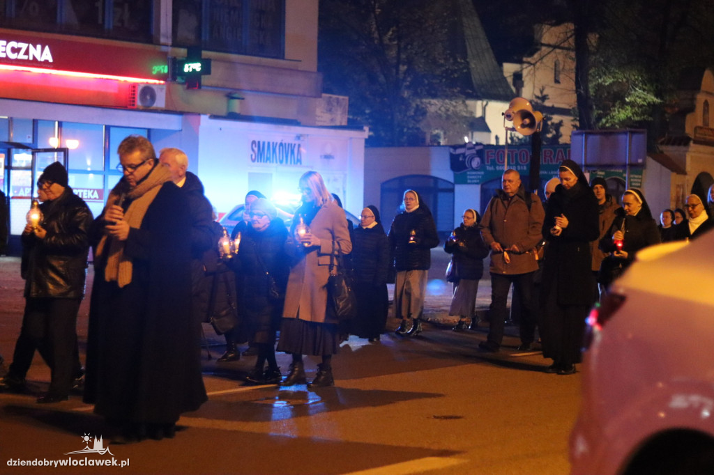 Procesja z Relikwiami wokół Placu Wolności