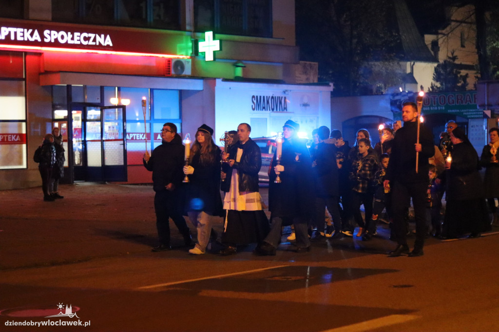 Procesja z Relikwiami wokół Placu Wolności
