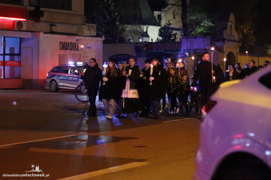 Procesja z Relikwiami wokół Placu Wolności