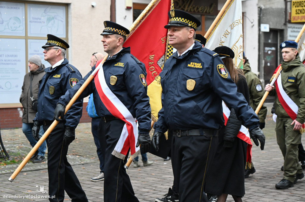 11.XI - przemarsz z Biało-Czerwoną