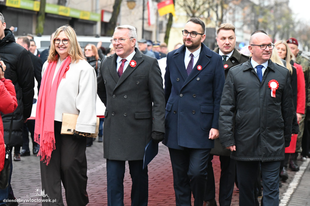11.XI - przemarsz z Biało-Czerwoną