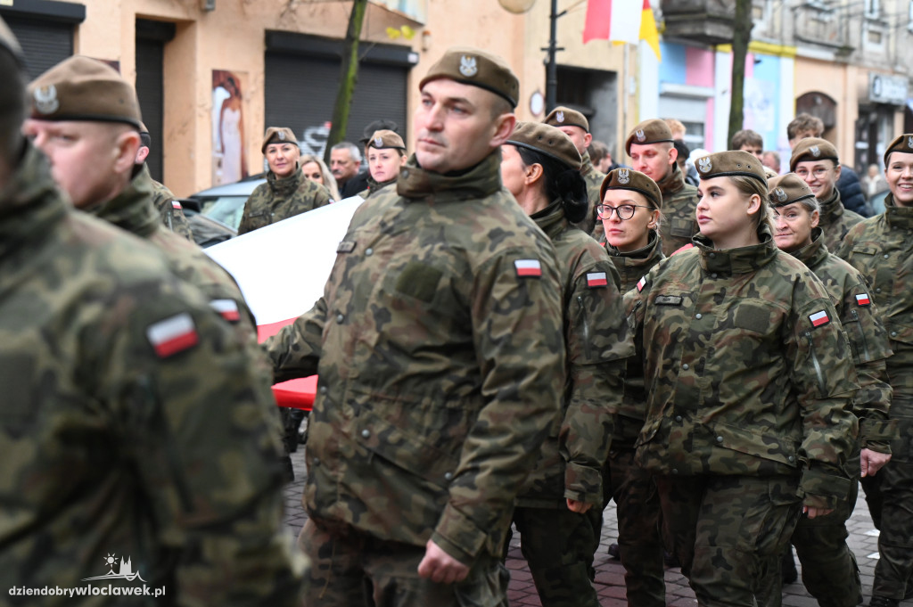 11.XI - przemarsz z Biało-Czerwoną