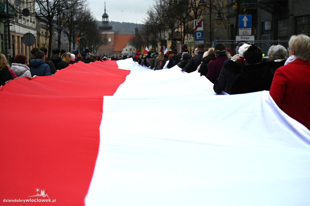 11.XI - przemarsz z Biało-Czerwoną