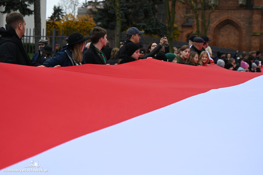 11.XI - przemarsz z Biało-Czerwoną