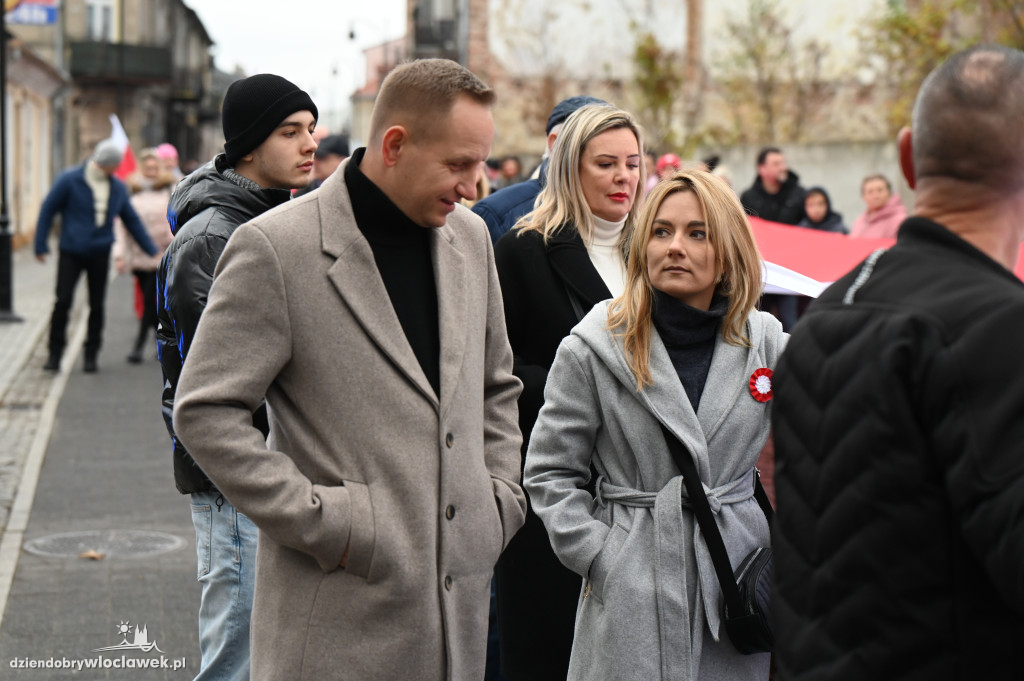 11.XI - przemarsz z Biało-Czerwoną