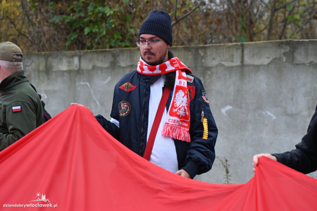 11.XI - przemarsz z Biało-Czerwoną