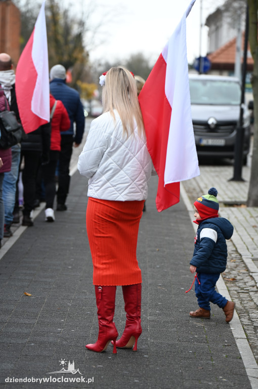 11.XI - przemarsz z Biało-Czerwoną
