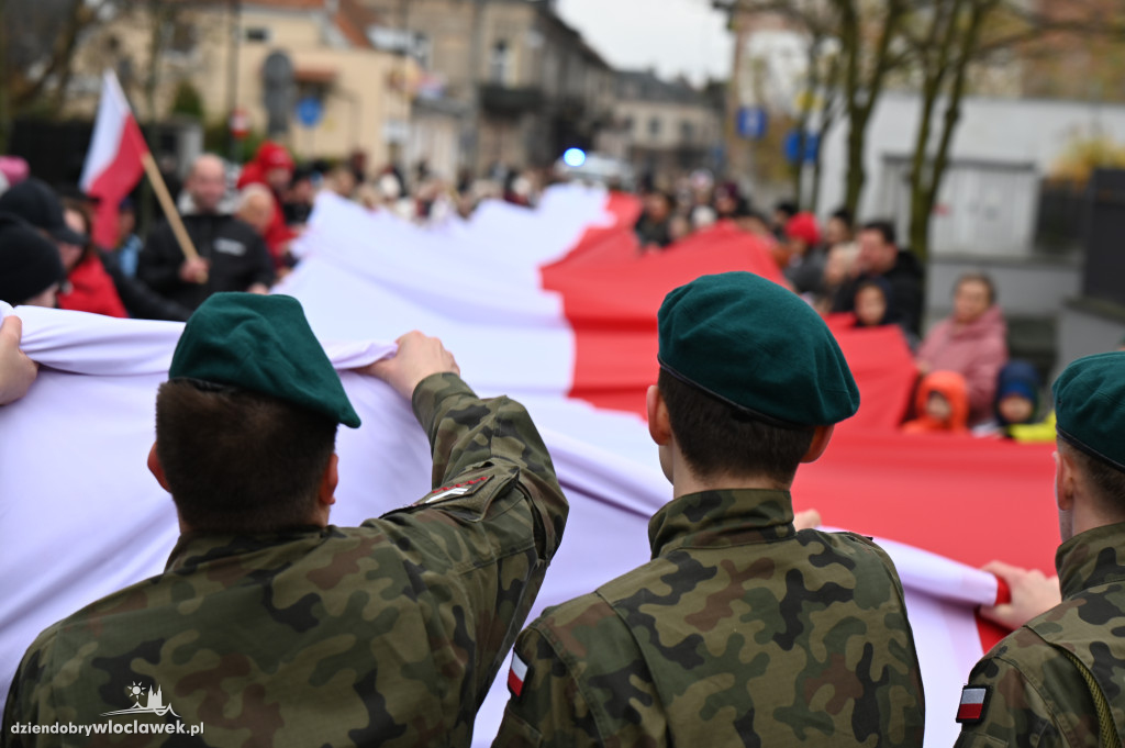 11.XI - przemarsz z Biało-Czerwoną