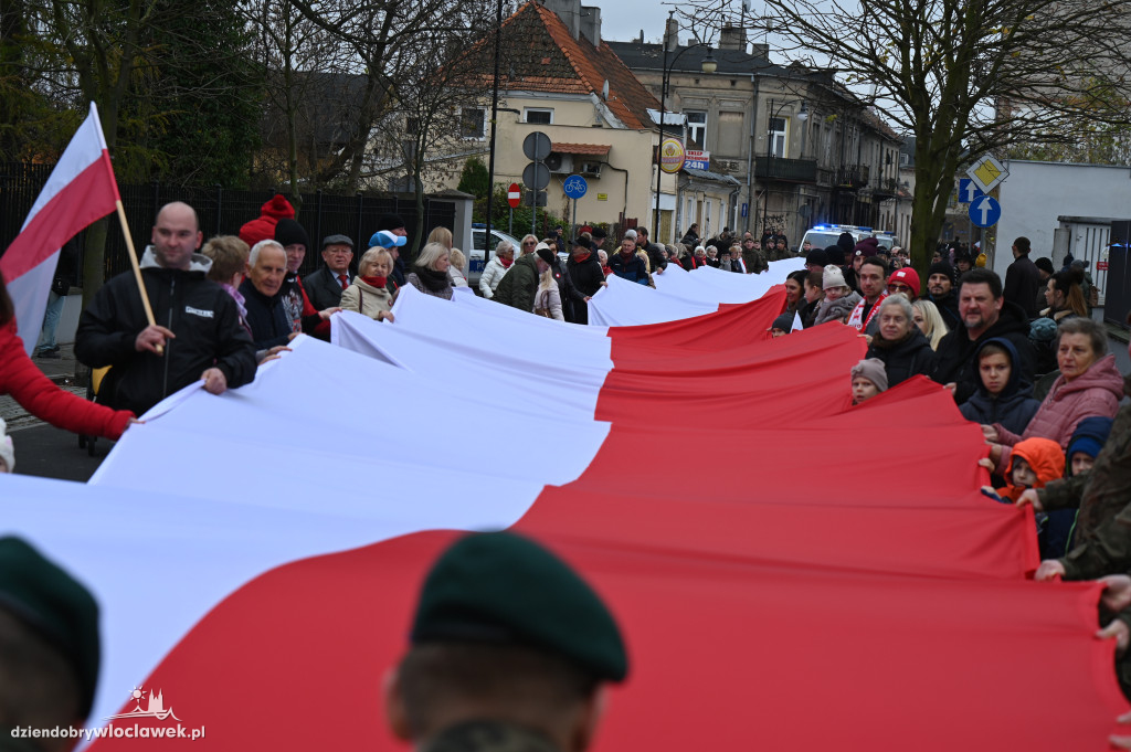 11.XI - przemarsz z Biało-Czerwoną