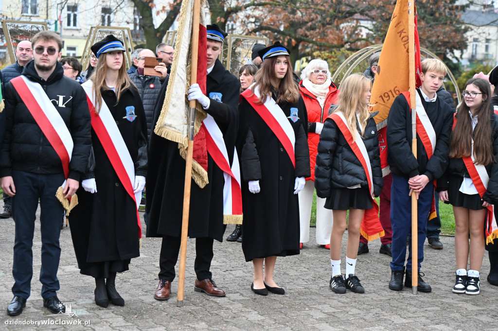 11.XI - obchody na placu Wolności