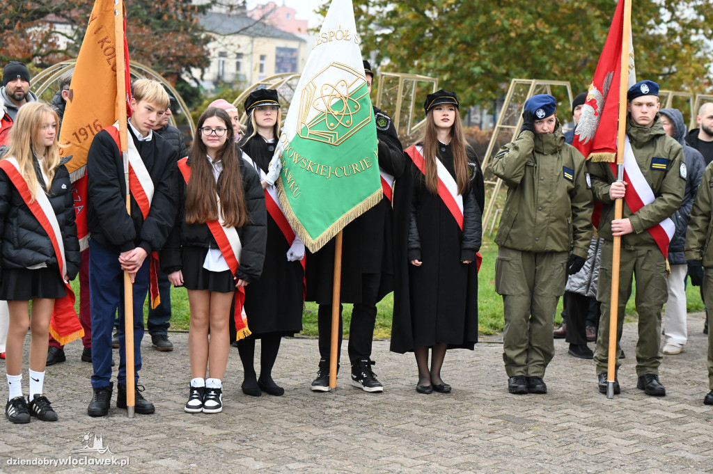 11.XI - obchody na placu Wolności