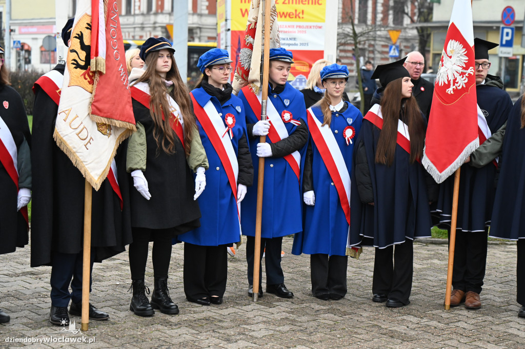 11.XI - obchody na placu Wolności