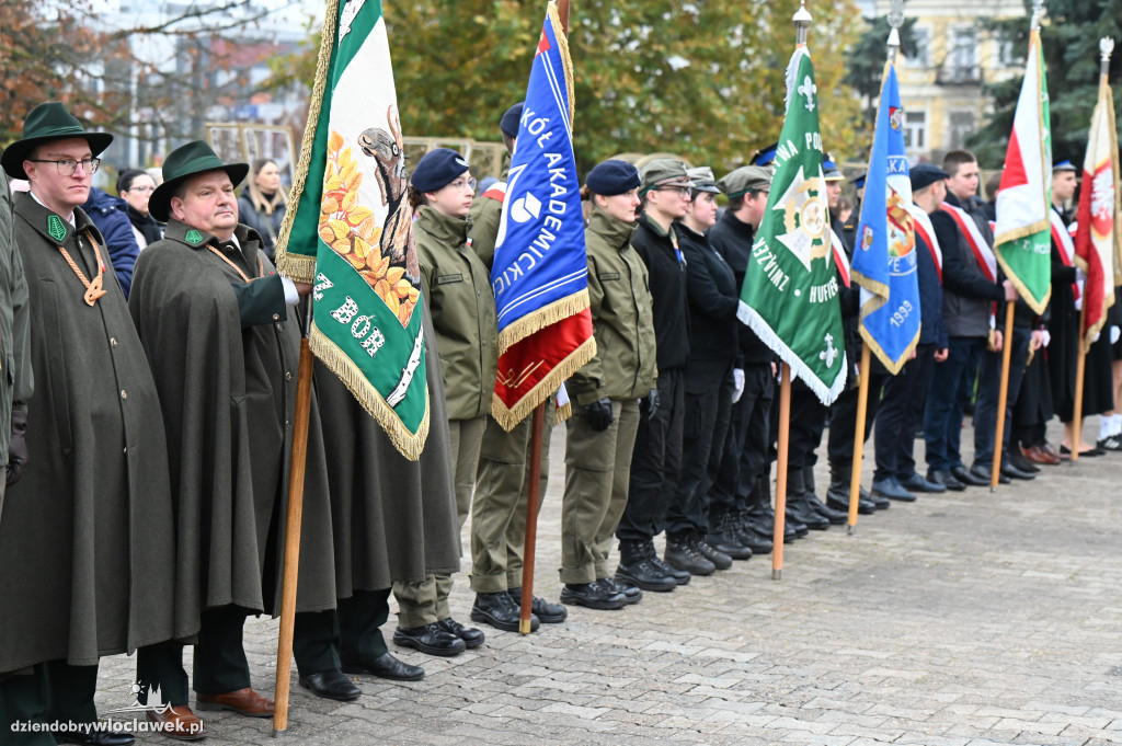 11.XI - obchody na placu Wolności