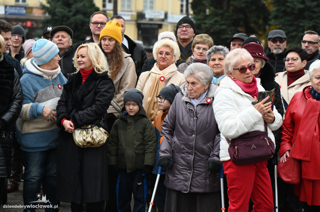 11.XI - obchody na placu Wolności