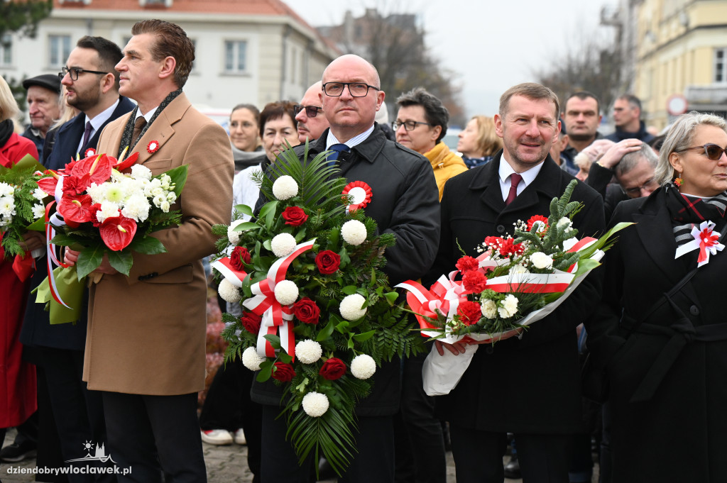 11.XI - obchody na placu Wolności