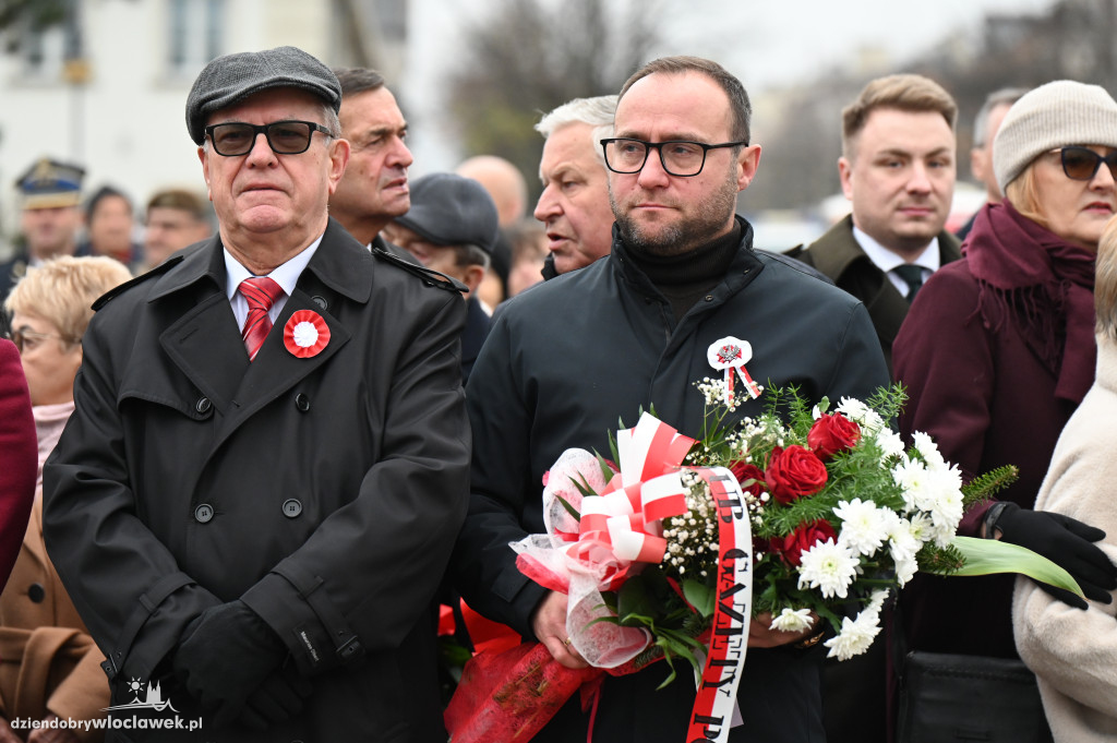 11.XI - obchody na placu Wolności