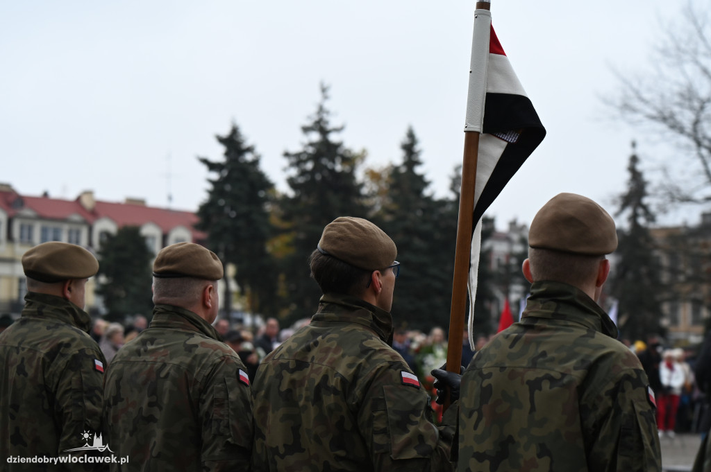 11.XI - obchody na placu Wolności