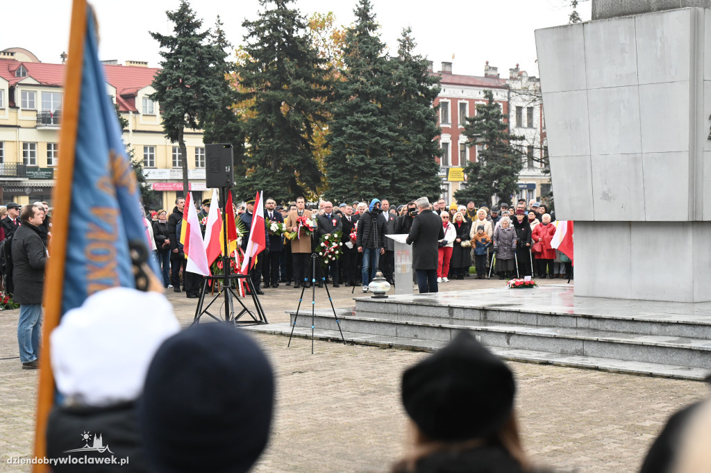 11.XI - obchody na placu Wolności