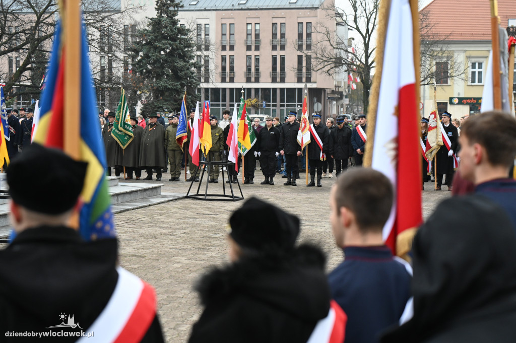 11.XI - obchody na placu Wolności
