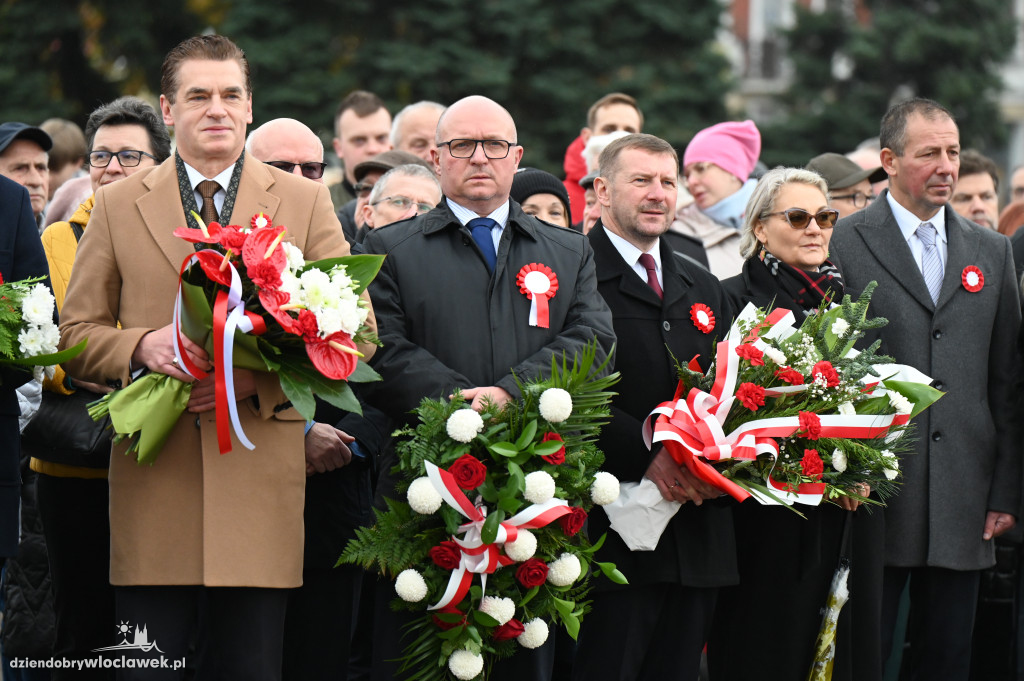 11.XI - obchody na placu Wolności