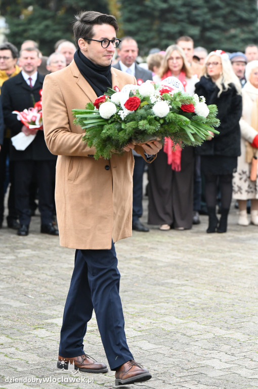11.XI - obchody na placu Wolności