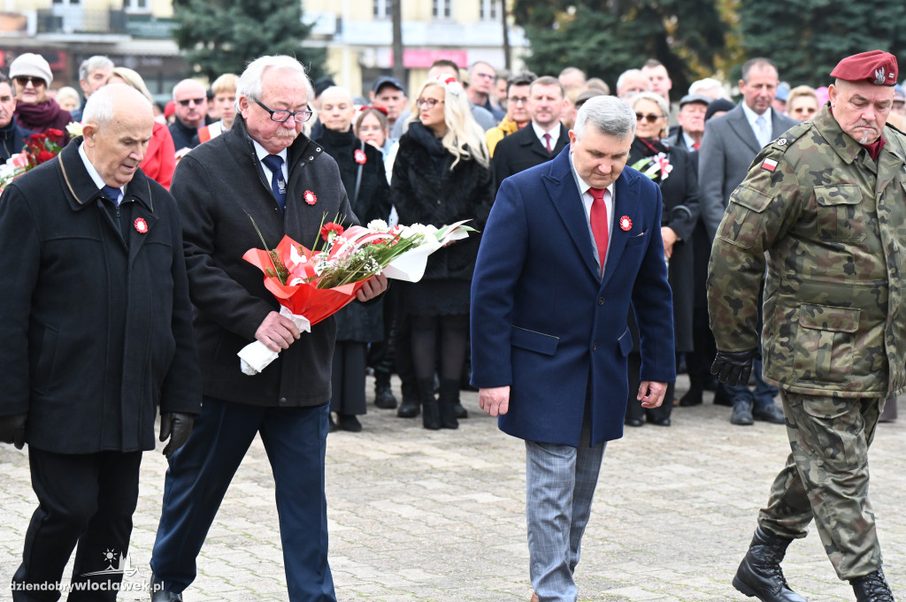 11.XI - obchody na placu Wolności