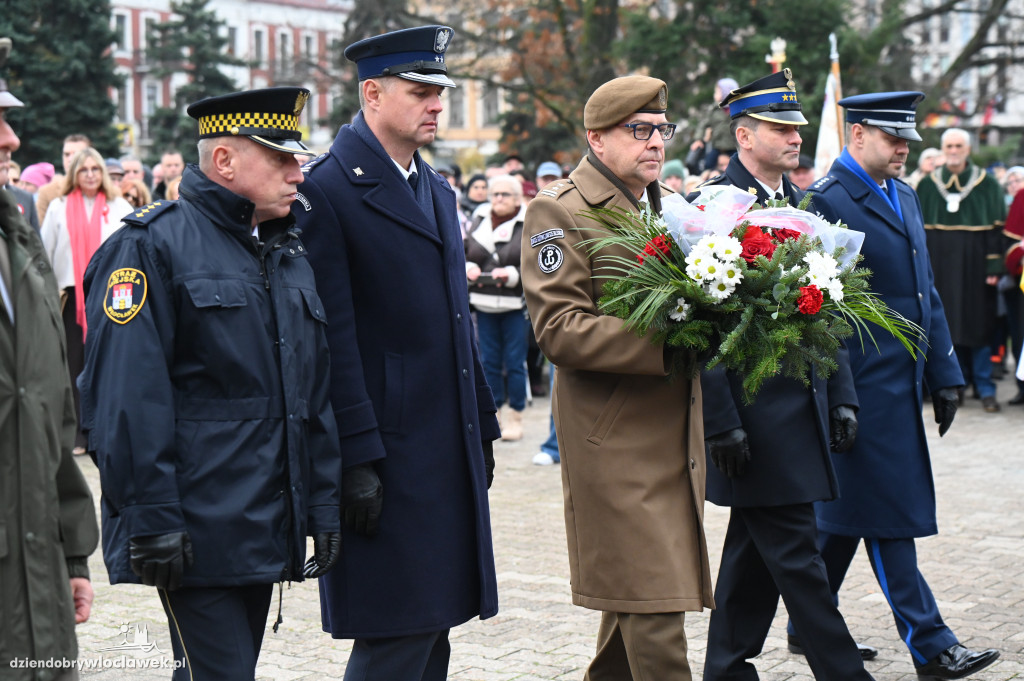 11.XI - obchody na placu Wolności