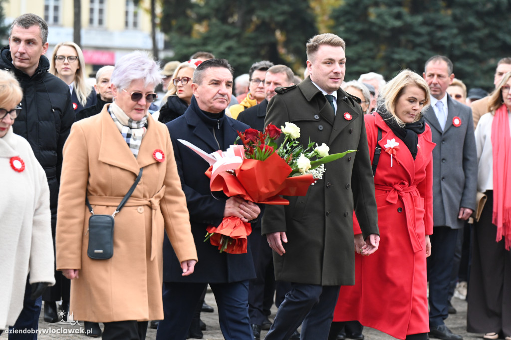 11.XI - obchody na placu Wolności