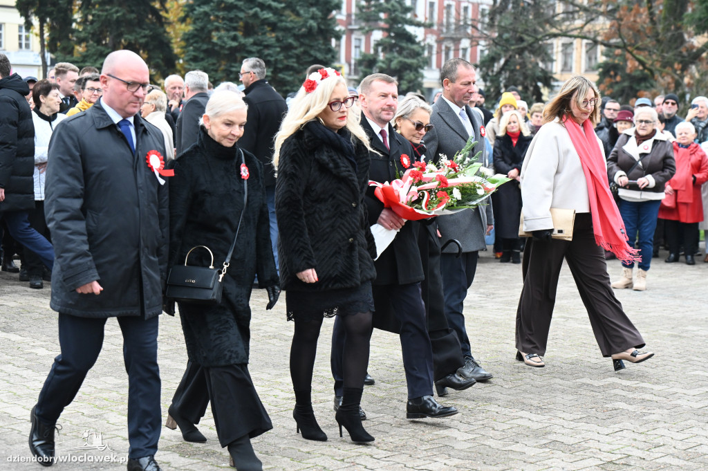 11.XI - obchody na placu Wolności