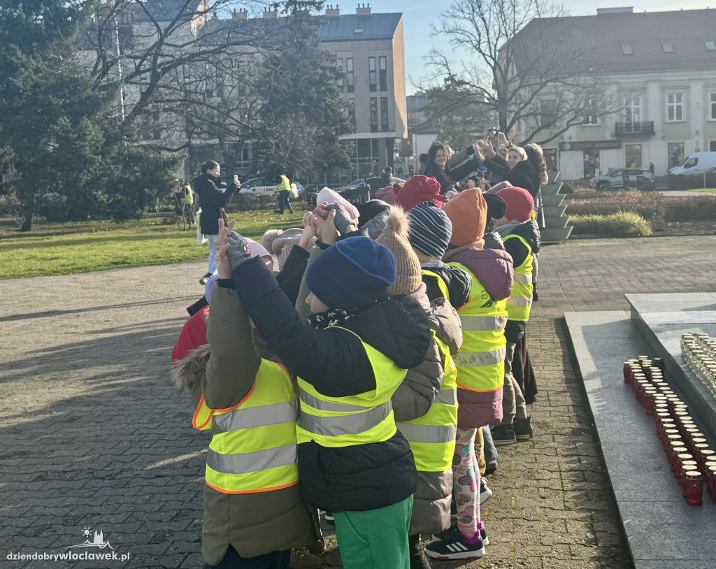 „107 Świateł Pamięci” na Placu Wolności