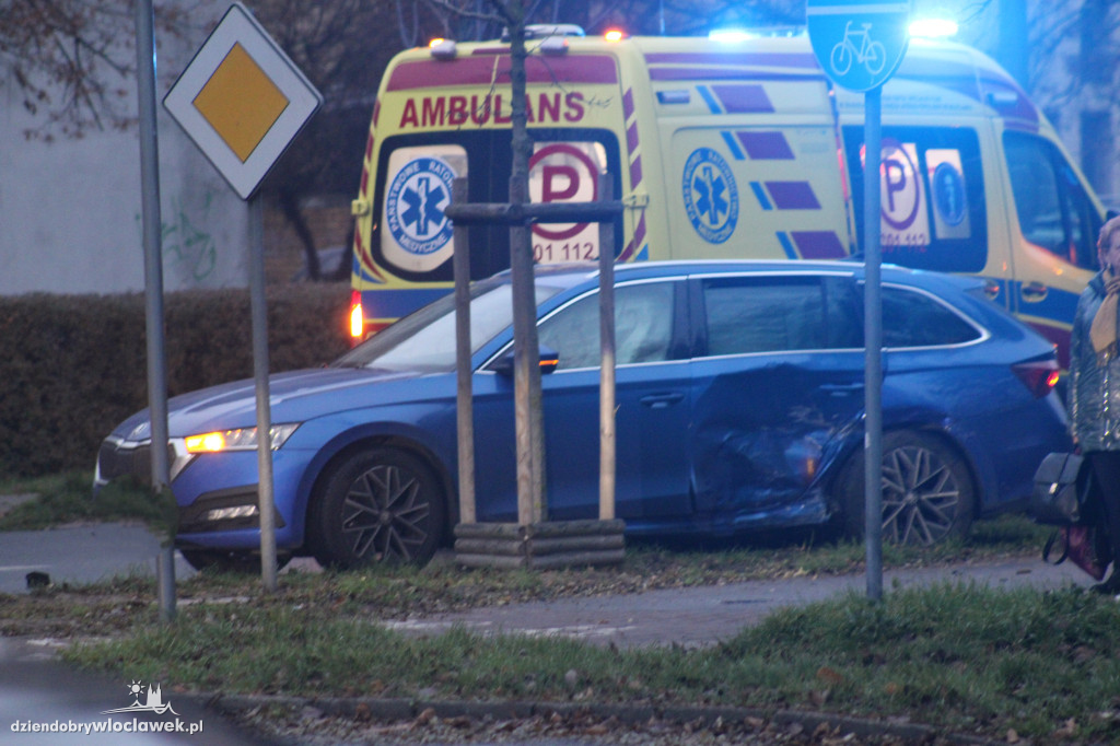Zderzenie przy komendzie policji