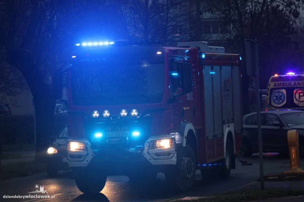 Zderzenie przy komendzie policji