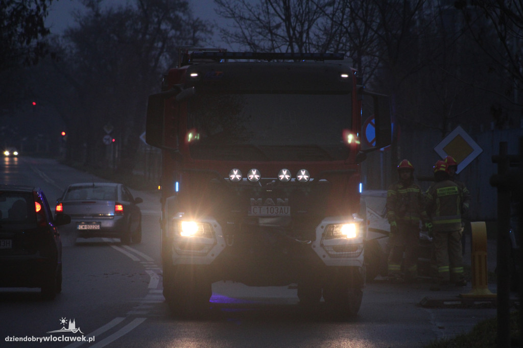 Zderzenie przy komendzie policji