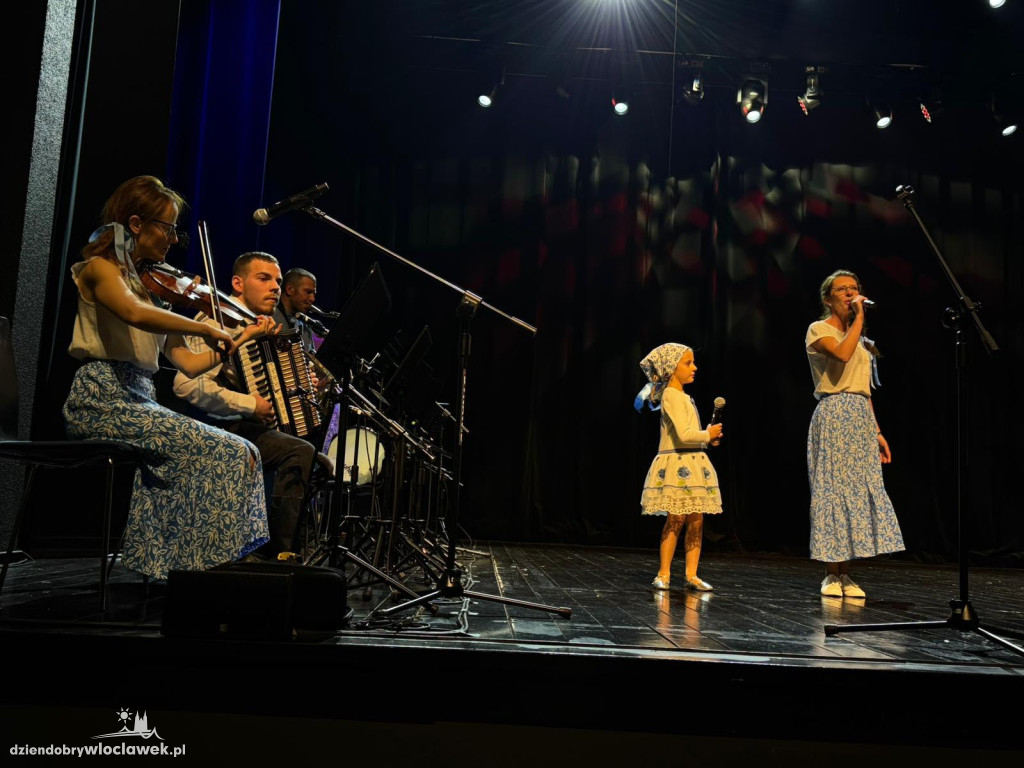 III Powiatowy Przegląd Zespołów Folklorystycznych w Brześciu Kujawskim