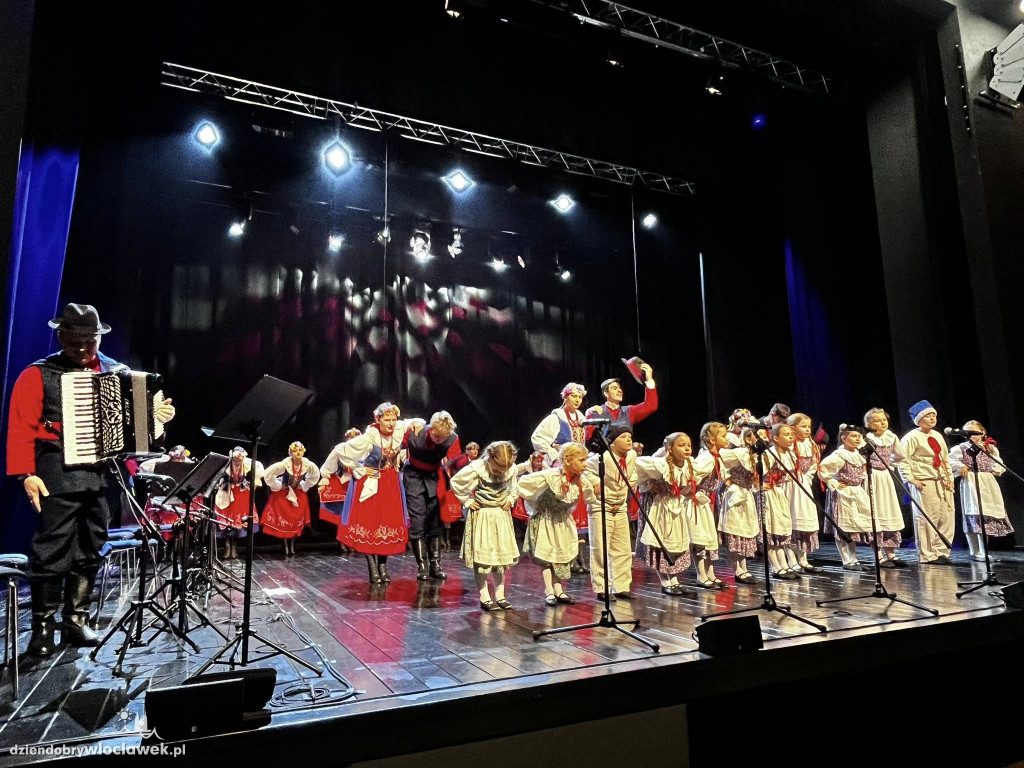 III Powiatowy Przegląd Zespołów Folklorystycznych w Brześciu Kujawskim