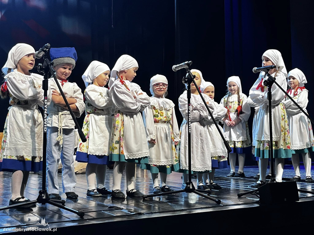 III Powiatowy Przegląd Zespołów Folklorystycznych w Brześciu Kujawskim