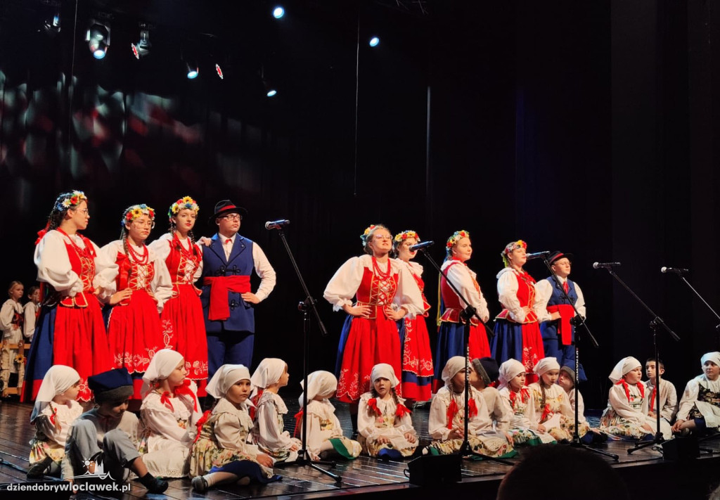 III Powiatowy Przegląd Zespołów Folklorystycznych w Brześciu Kujawskim