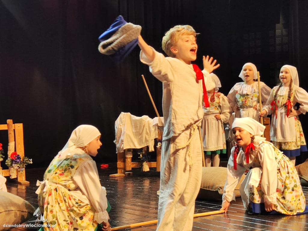III Powiatowy Przegląd Zespołów Folklorystycznych w Brześciu Kujawskim