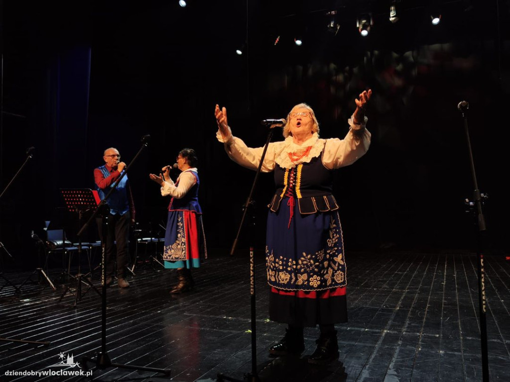 III Powiatowy Przegląd Zespołów Folklorystycznych w Brześciu Kujawskim