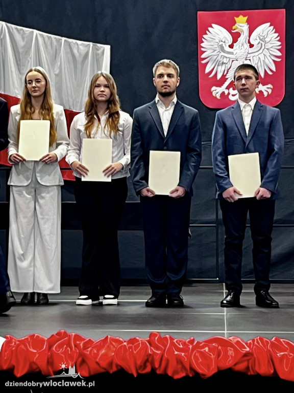 Uczniowie z powiatu nagrodzeni