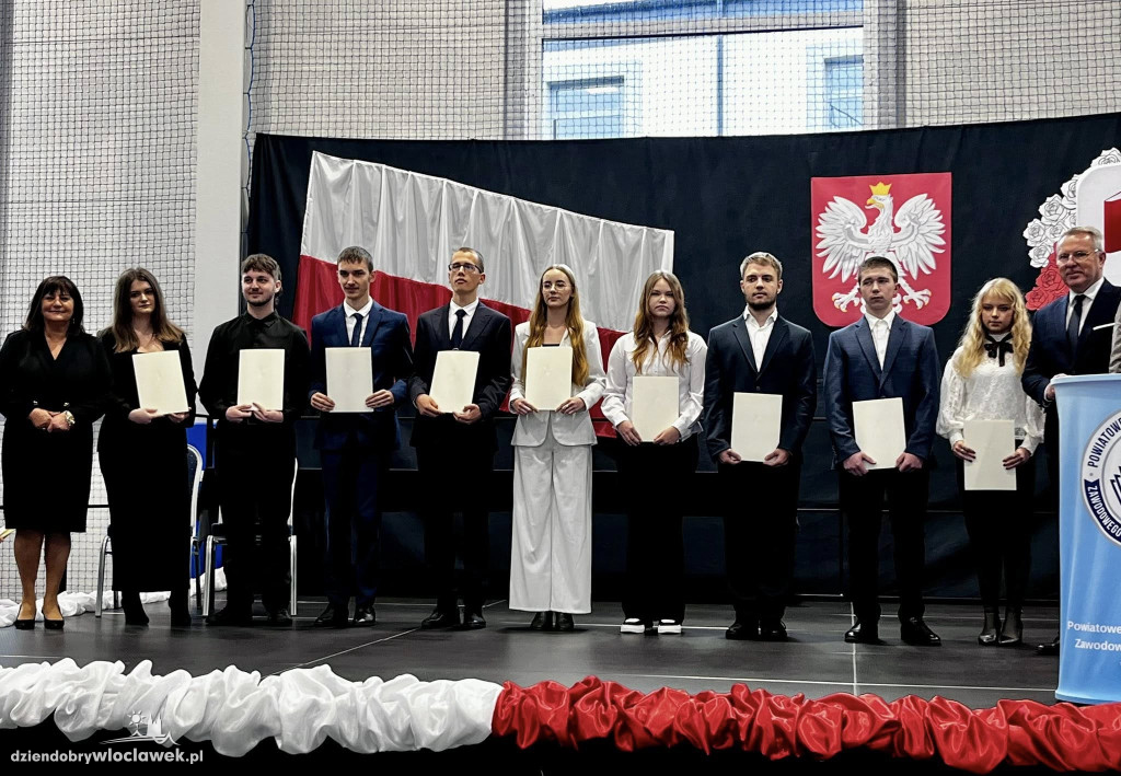 Uczniowie z powiatu nagrodzeni
