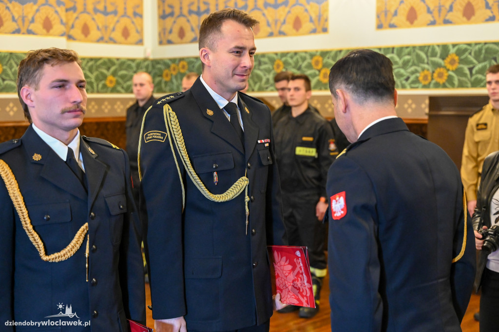 Włocławscy strażacy z awansami i nagrodami