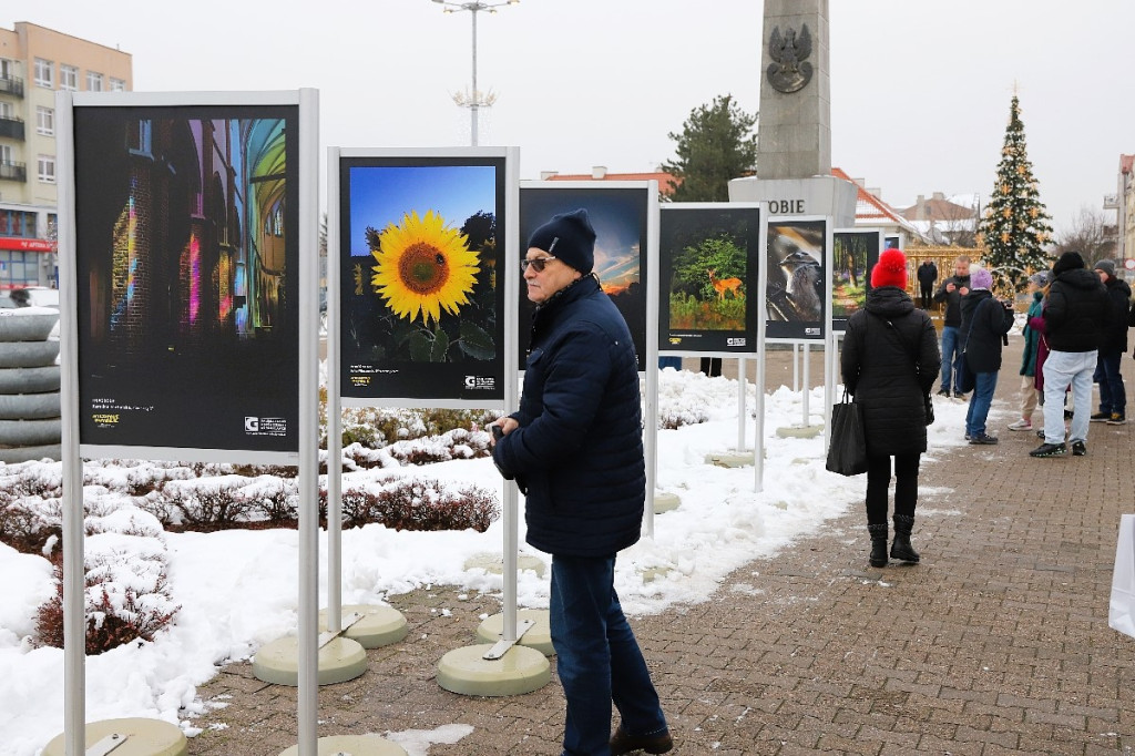Otwarcie wystawy „Niezwykłe zwykłe” na Placu Wolności