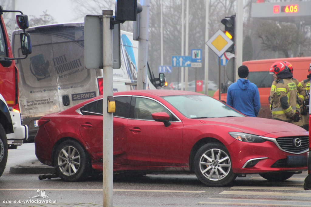 Zderzenie na skrzyżowaniu Okrzei z Wyszyńskiego