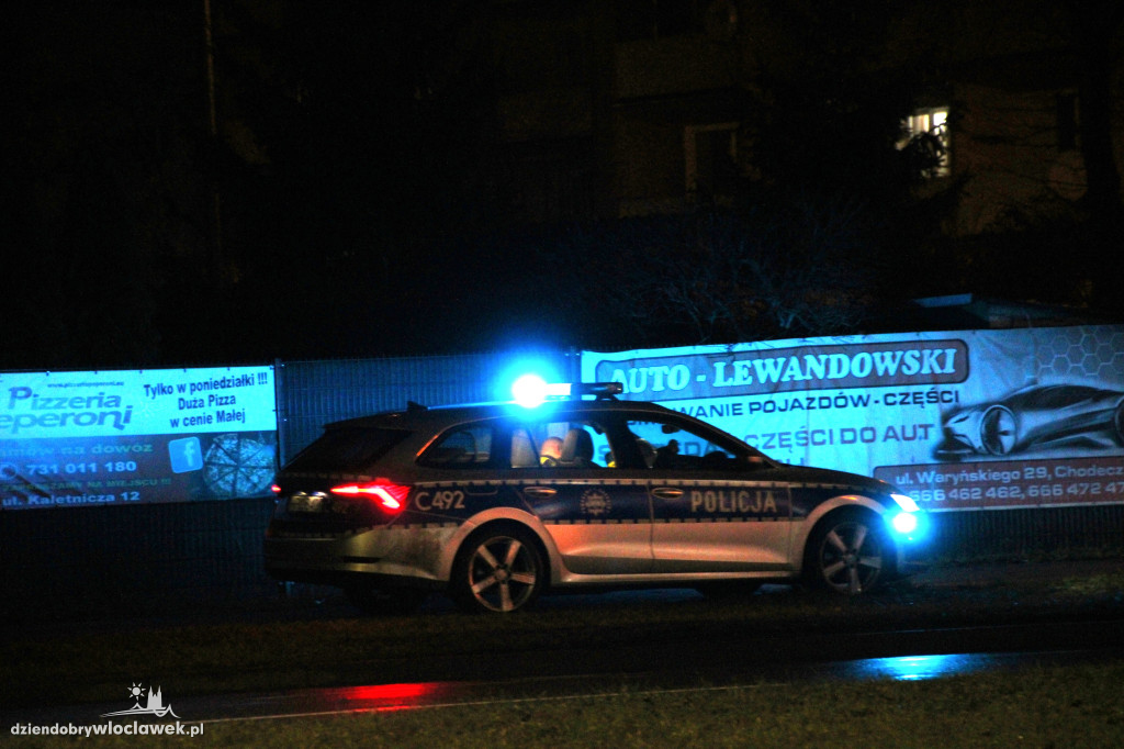 Zlekceważył czerwone. Wjechał w straż miejską