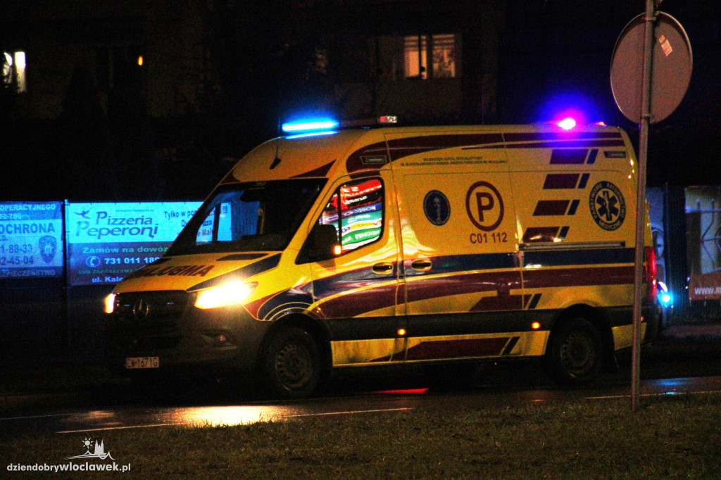 Zlekceważył czerwone. Wjechał w straż miejską