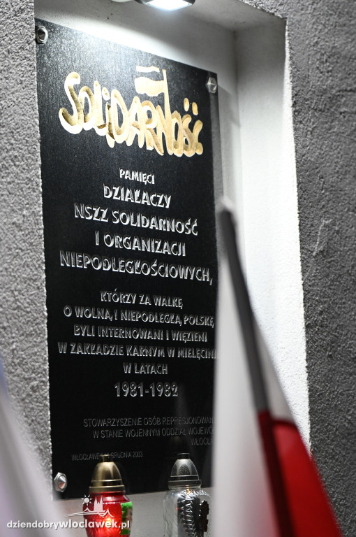 Złożenie kwiatów z okazji 44. rocznicy Stanu Wojennego